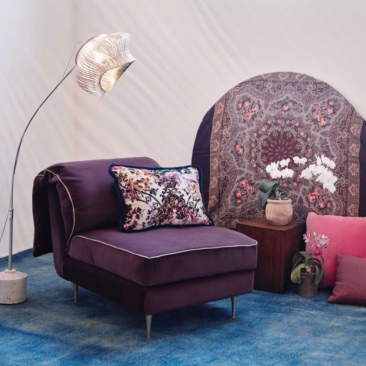 Casquet mini in deep purple velvet daybed