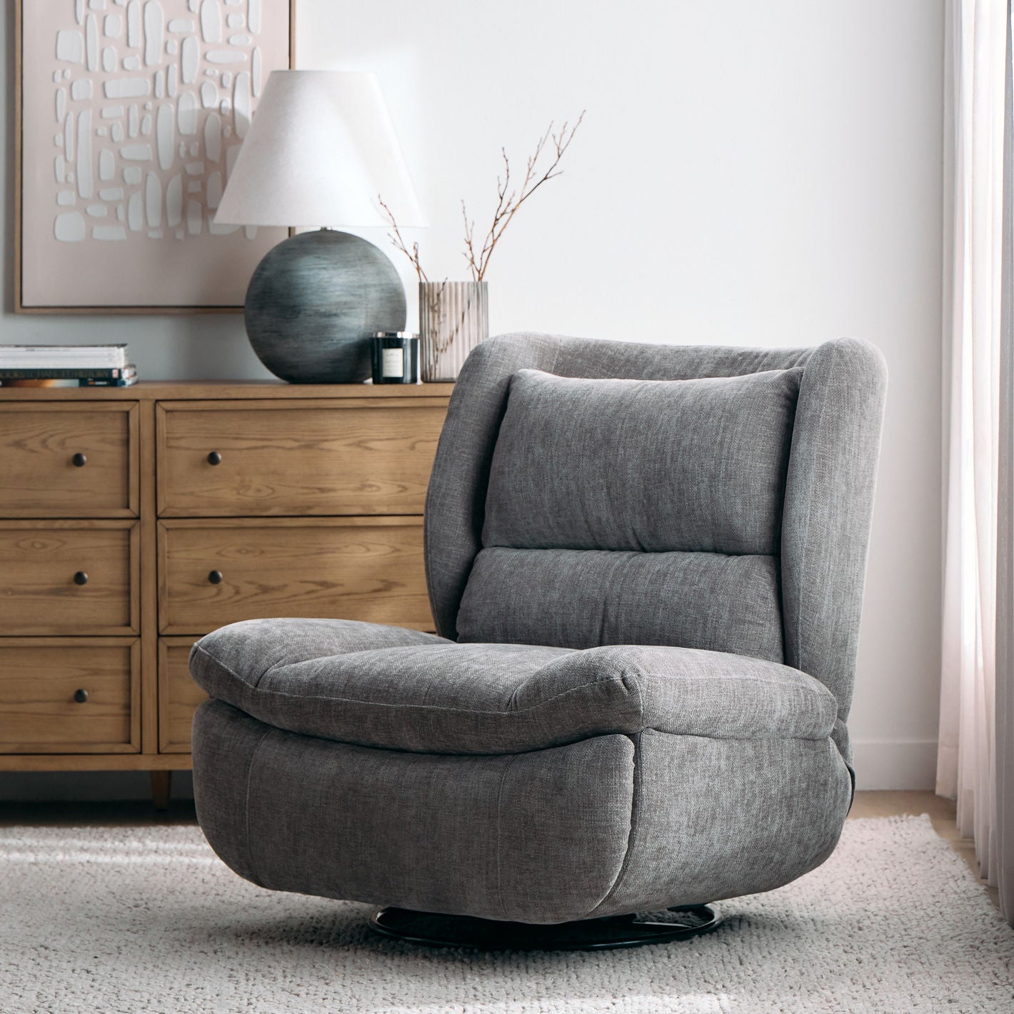 Relaxing chair with a distinctive design