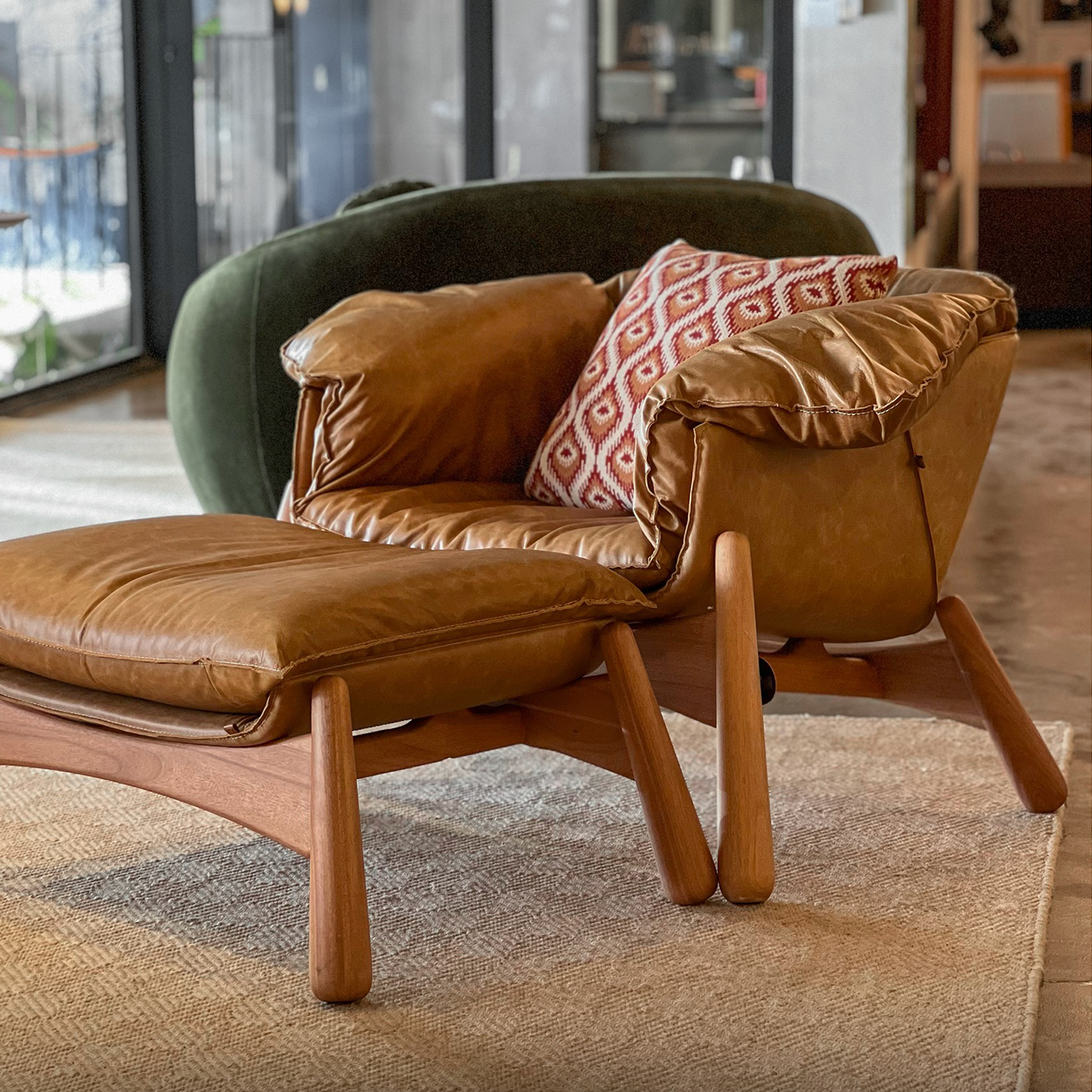 Atum Armchair with footrest