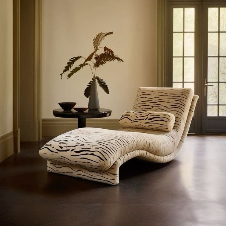 Chaise longue with a distinctive and luxurious Zebra design