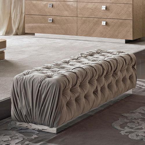 Buttoned velvet sand fabric bench