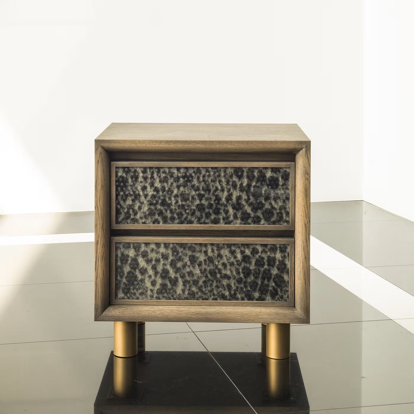 Roger safari nightstand