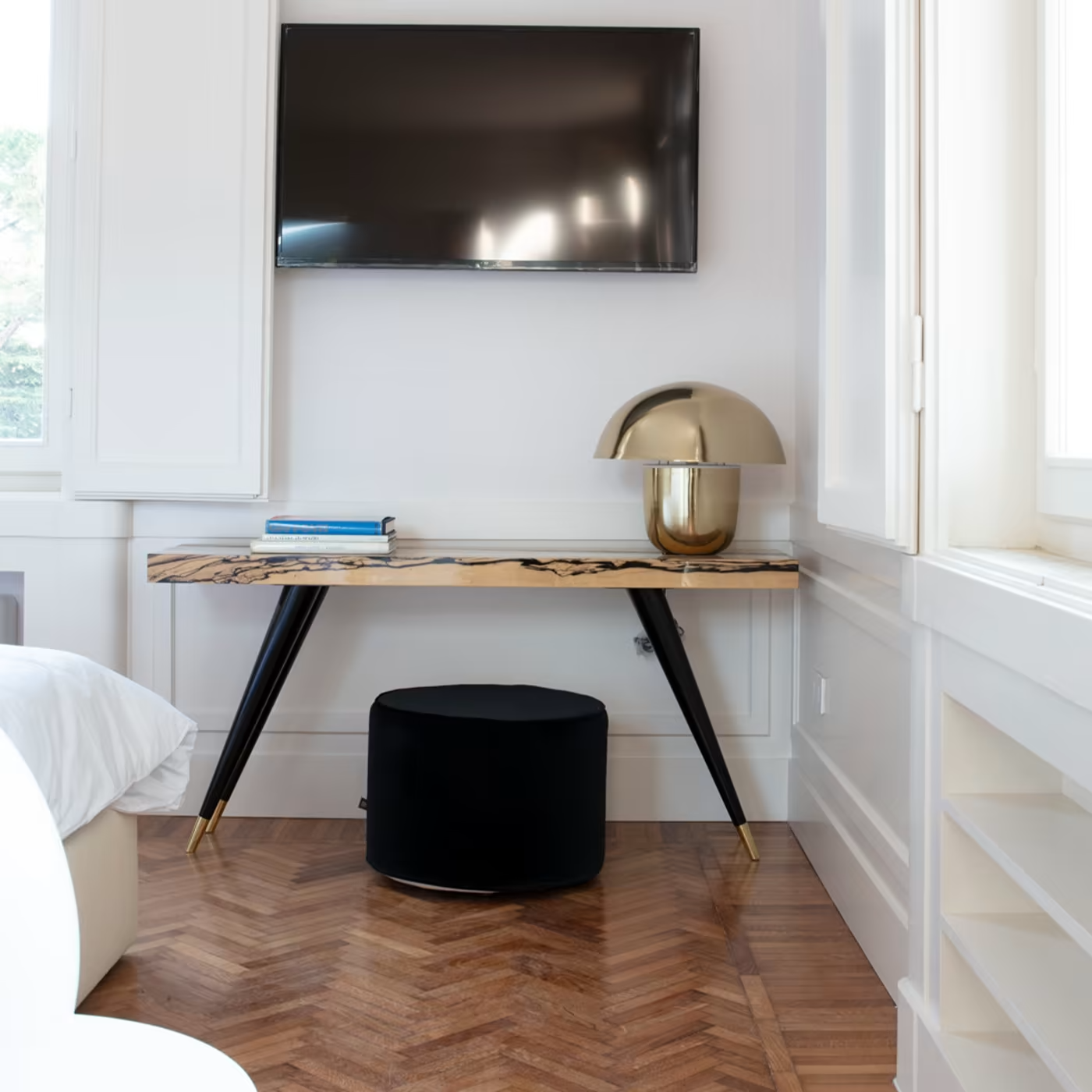 Andrea albin ebony console