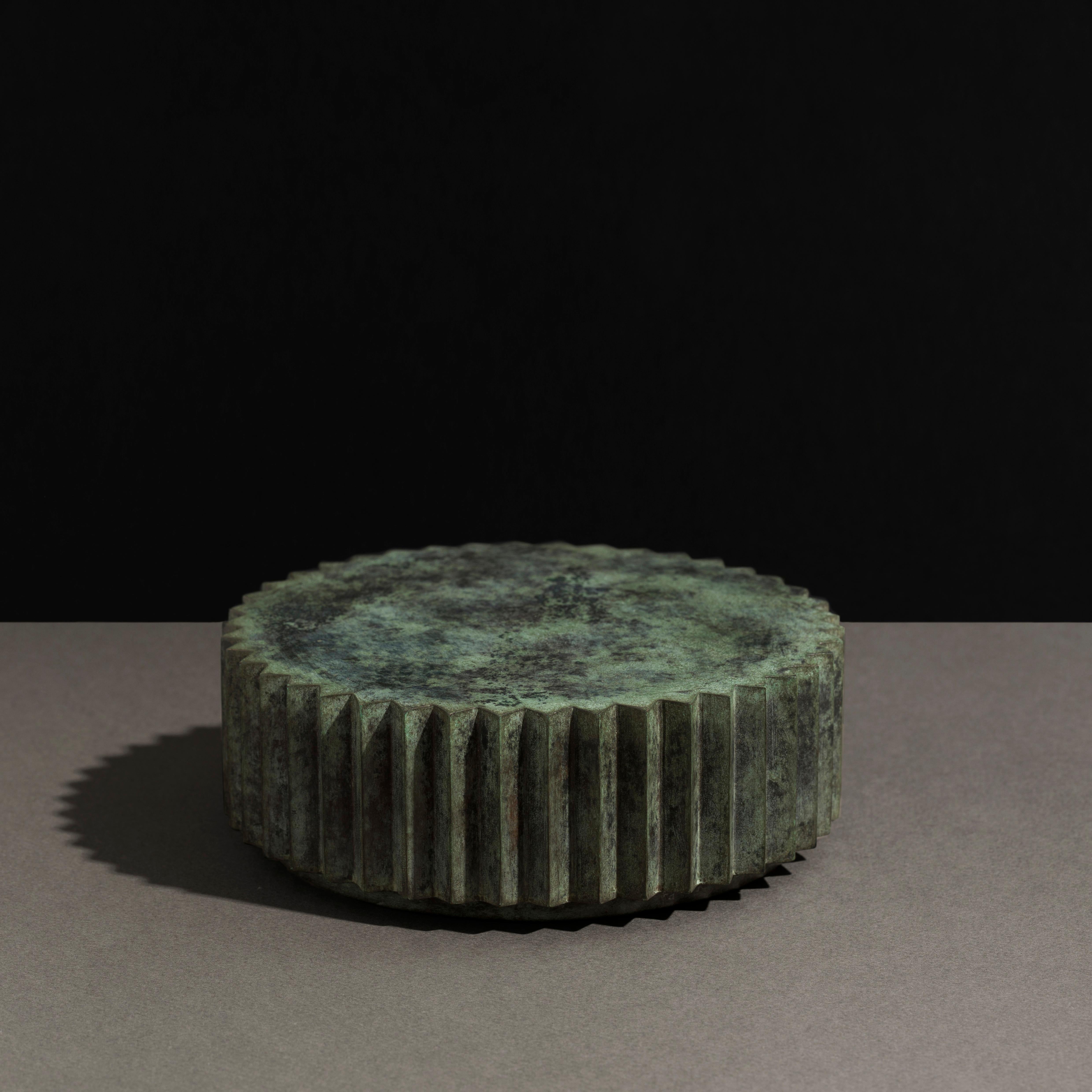 Luxury round coffee table