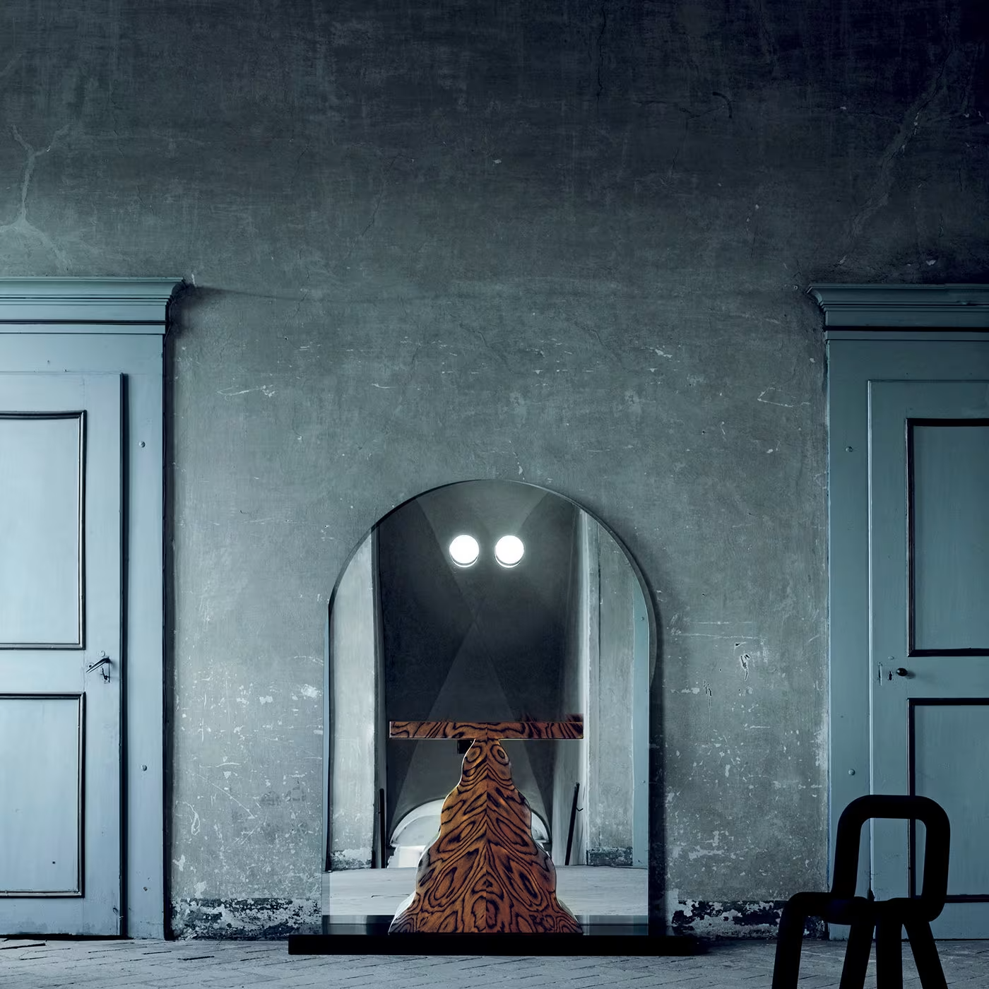 Sybilla mirror with console