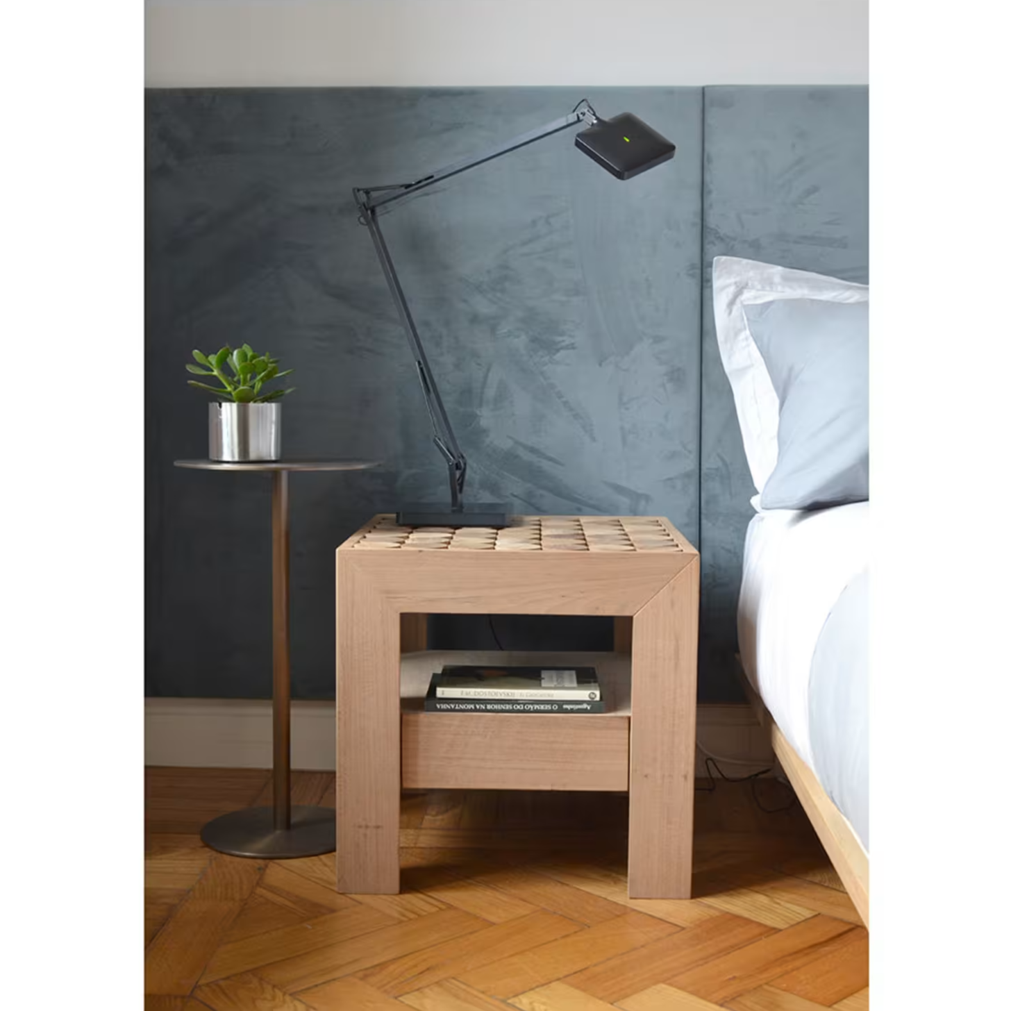 Sofia nightstand