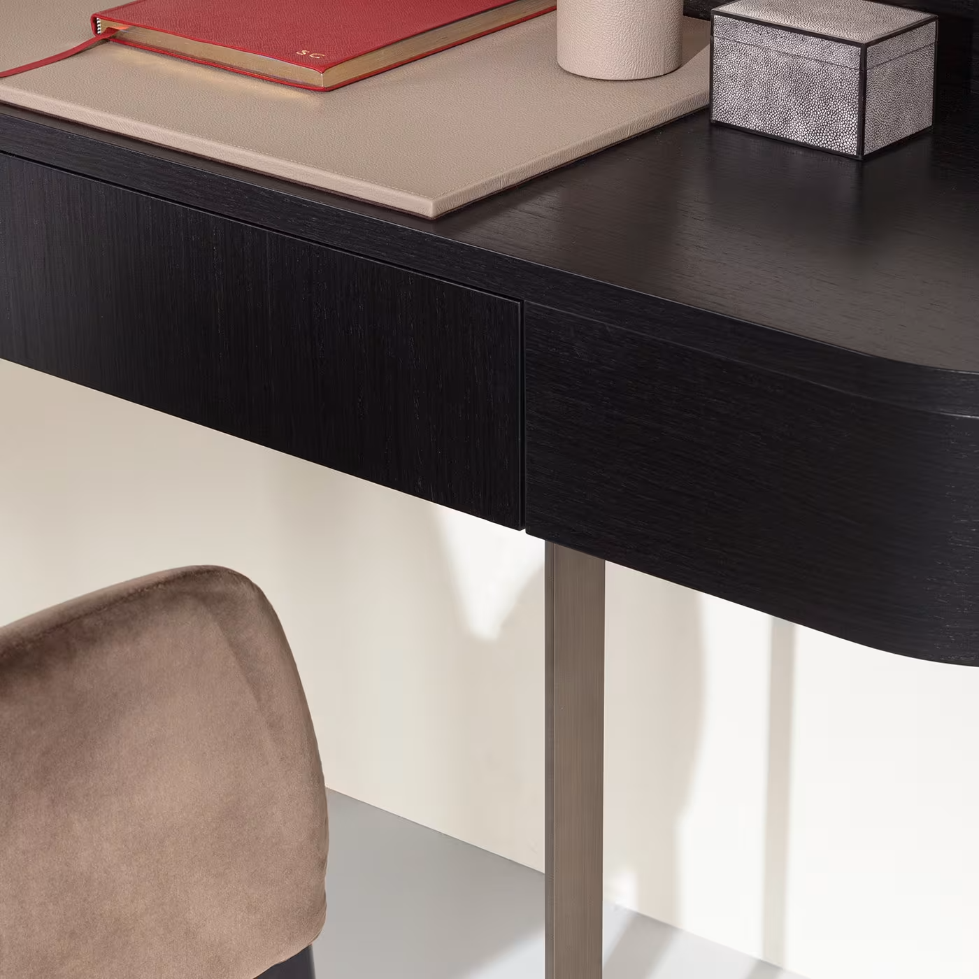 Iside dark vanity desk