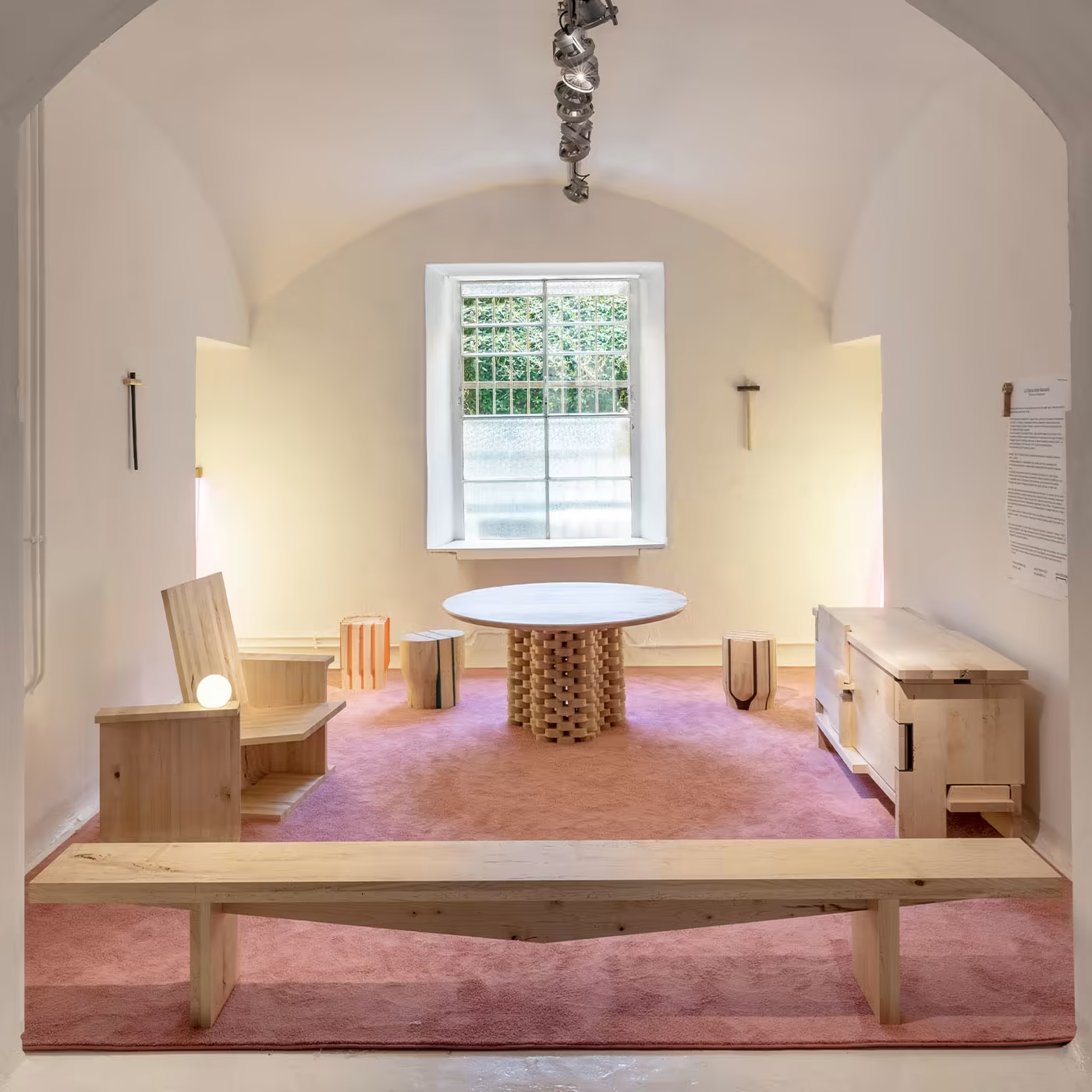 طاولة طعام بتصميم فاخر