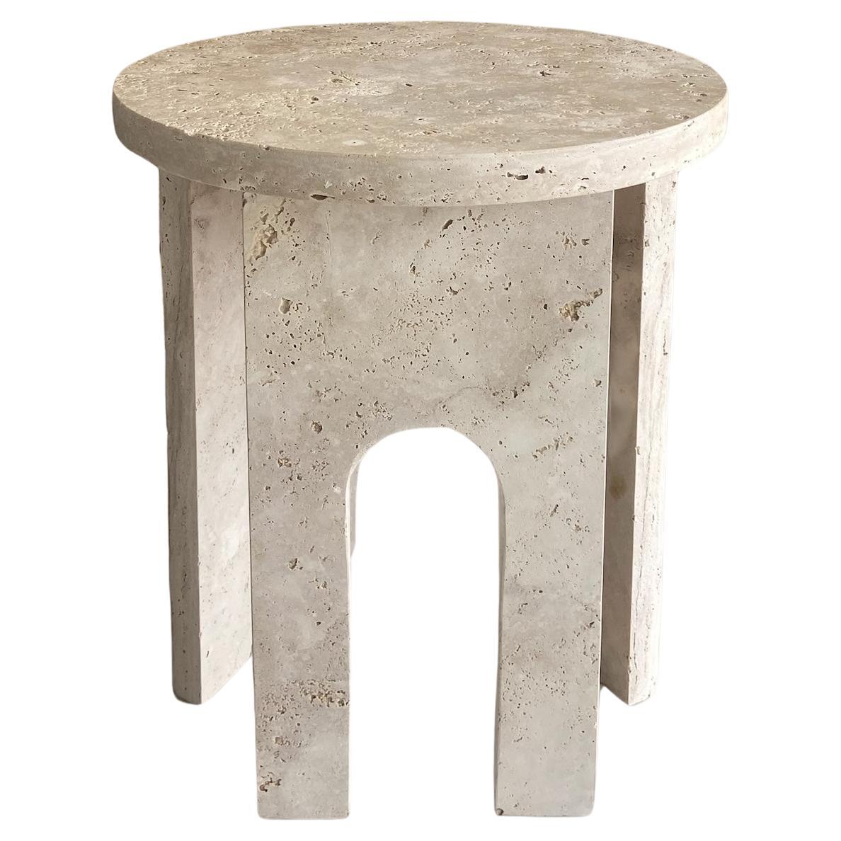 طاولة جانبية مستديرة من لوكا