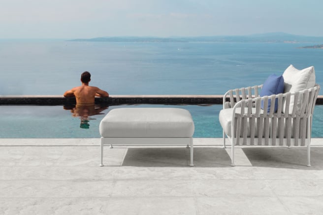 Outdoor pouf with metal frame