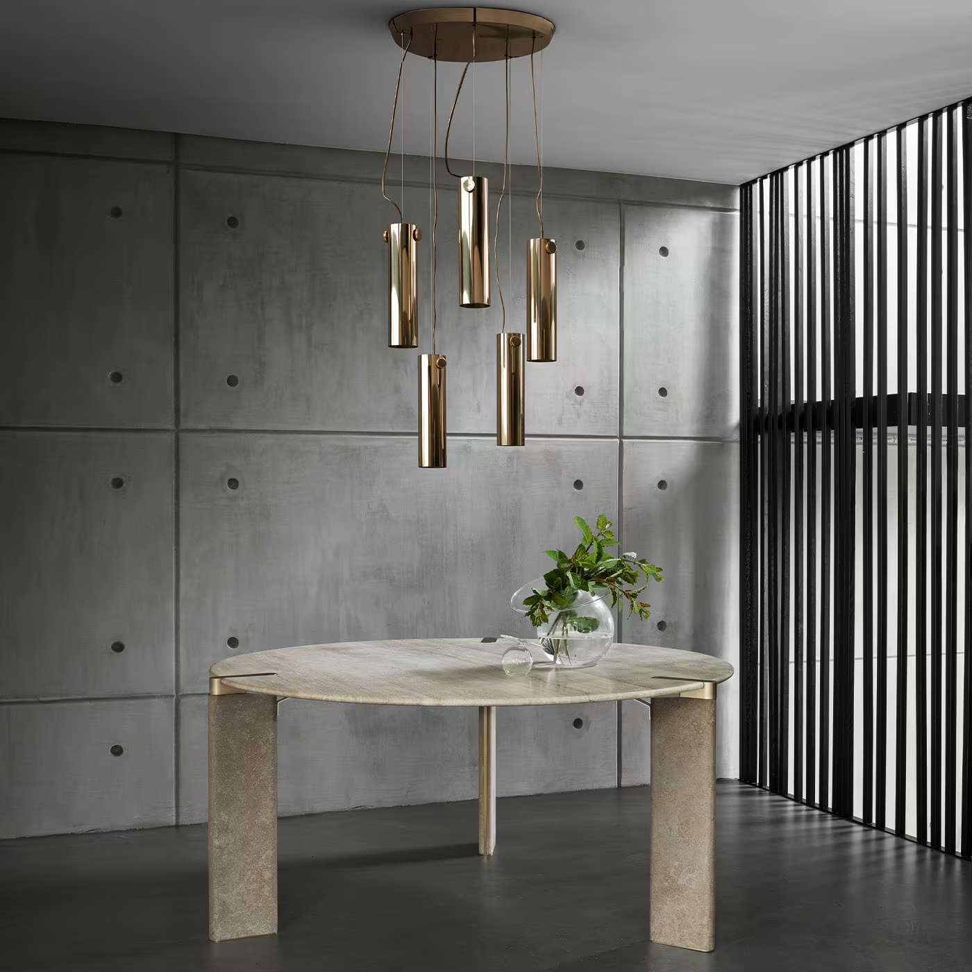 Ottanta round travertine dining table