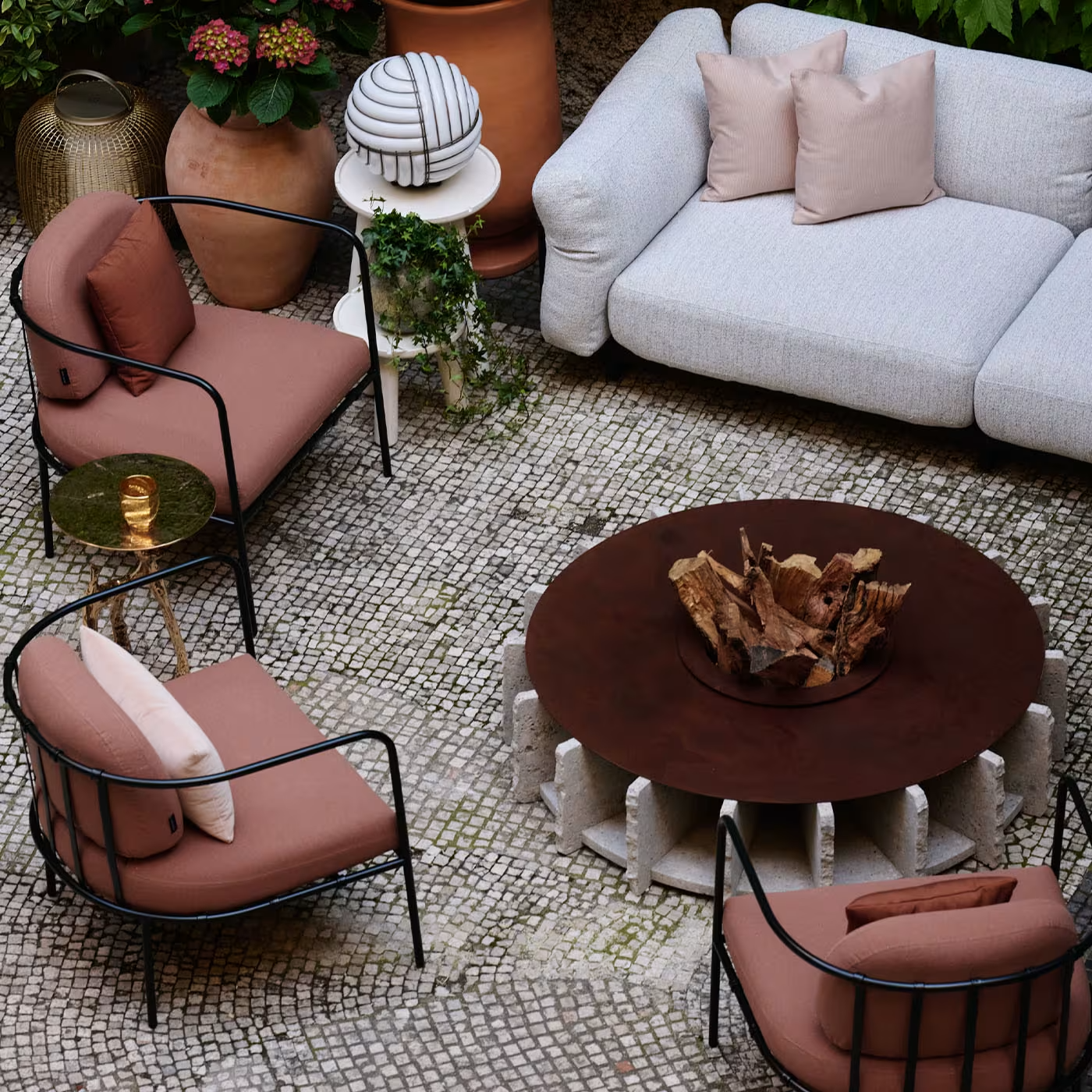 Cast bronze scultura side table