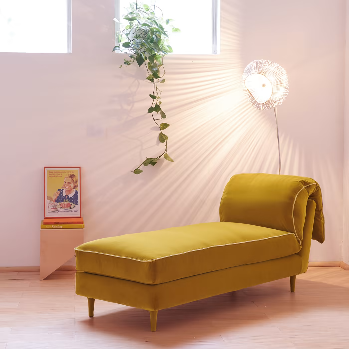 Casquet earthy gold daybed