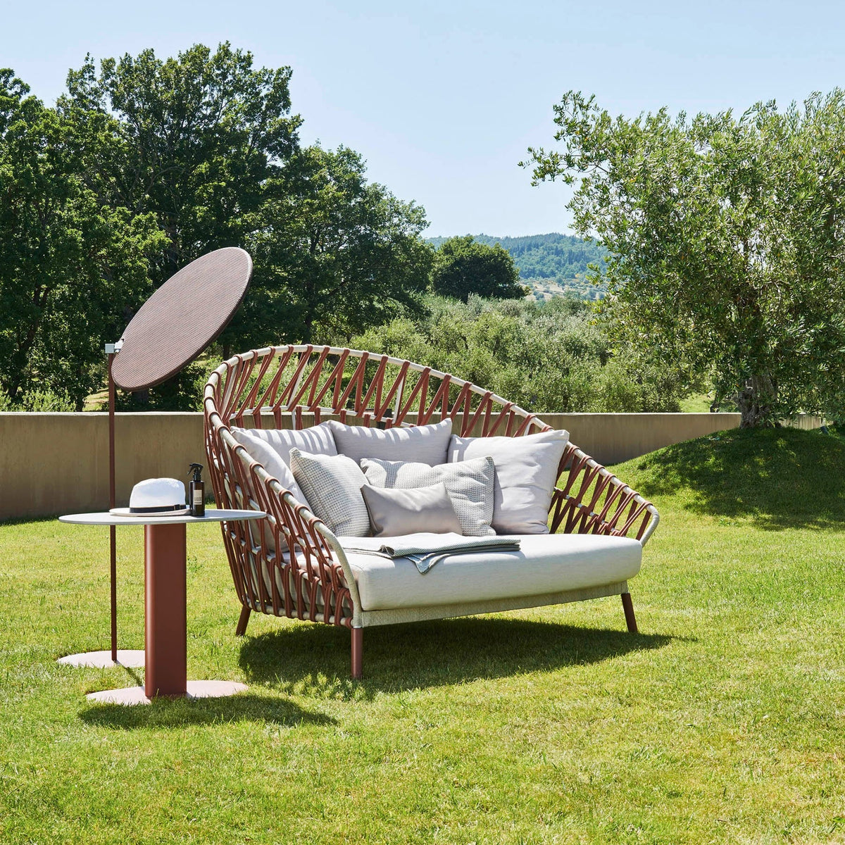 Cocooning Woven Daybed