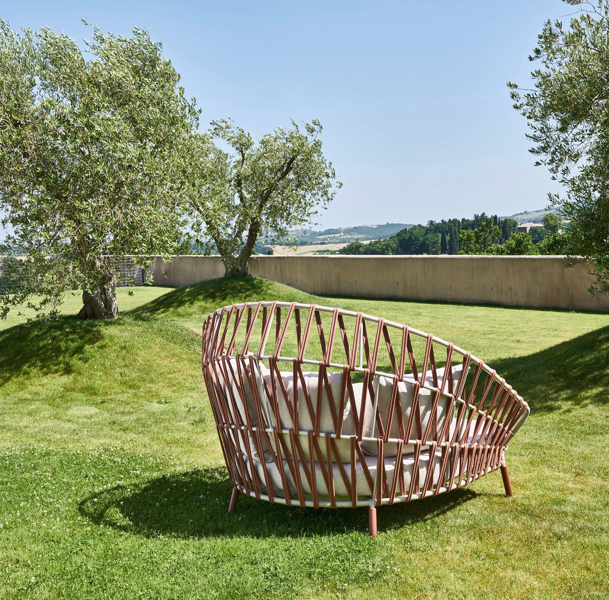 Cocooning Woven Daybed