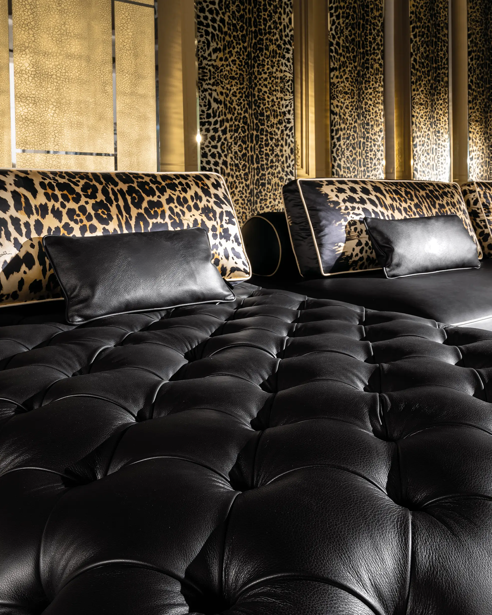 Panthera Sofa