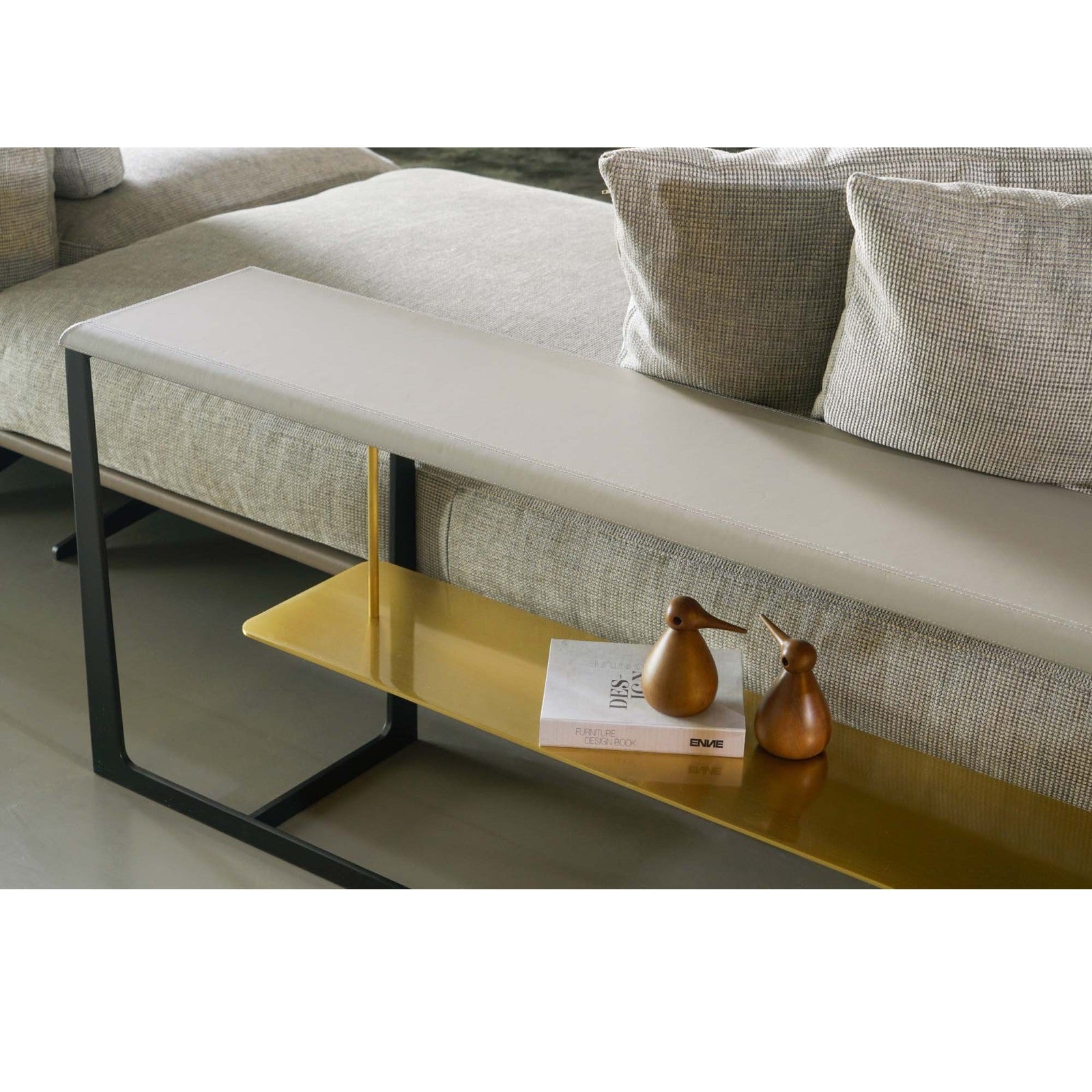 corner service table