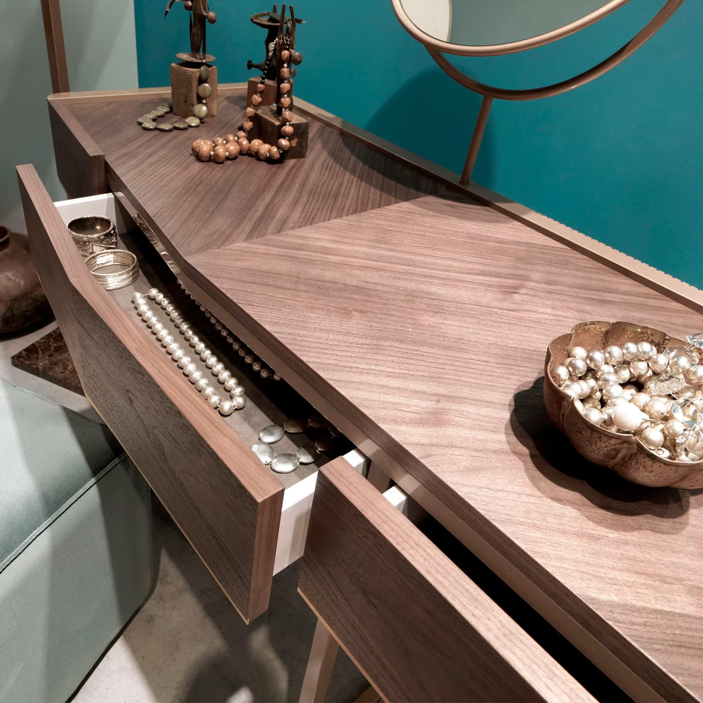 Beverly canaletto vanity desk