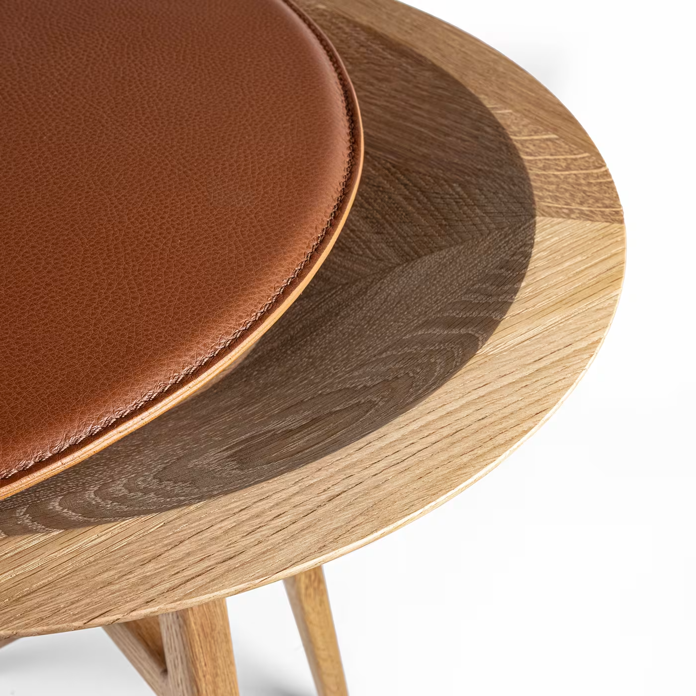 Joker round brown round table