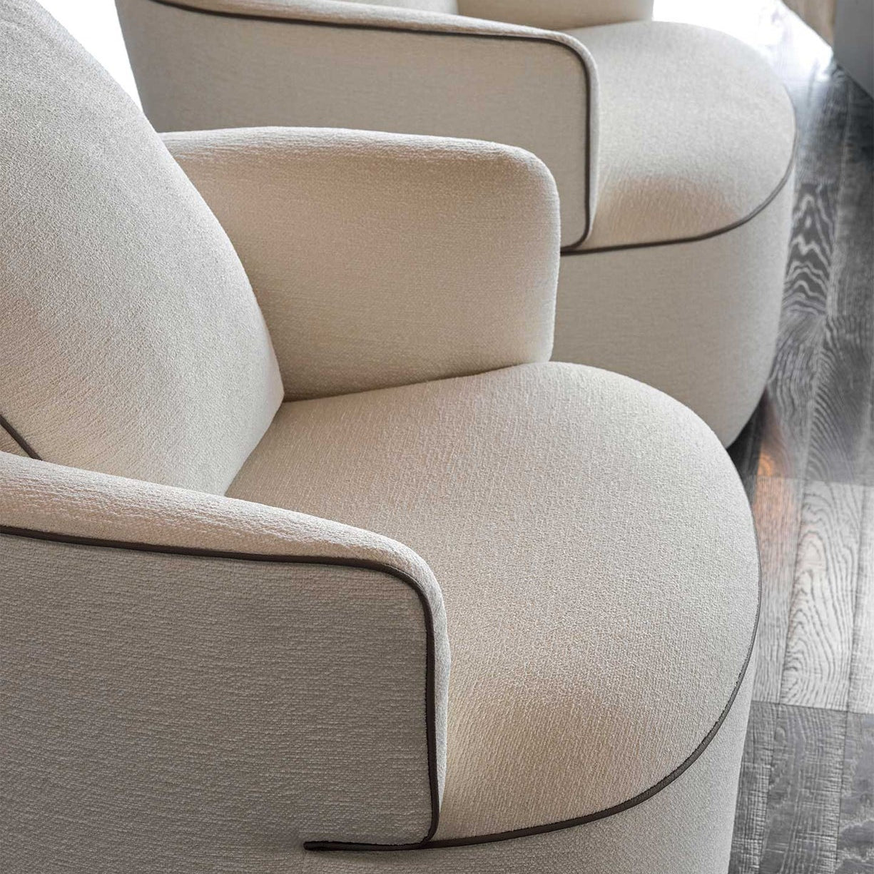 Lunara Swivel Chair