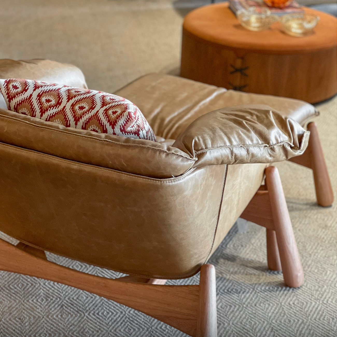 Atum Armchair with footrest