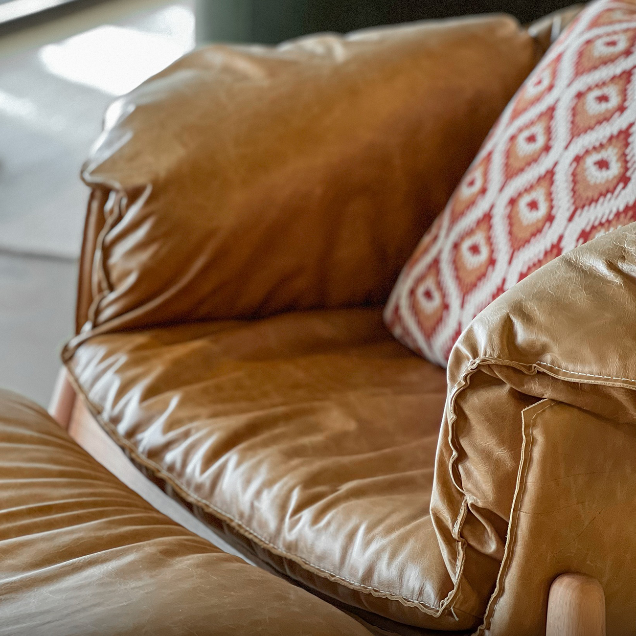 Atum Armchair with footrest