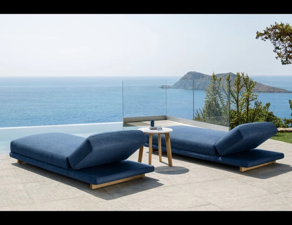 Luxury outdoor lounge chairs