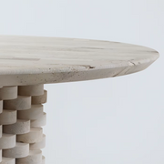 Nexum dining table