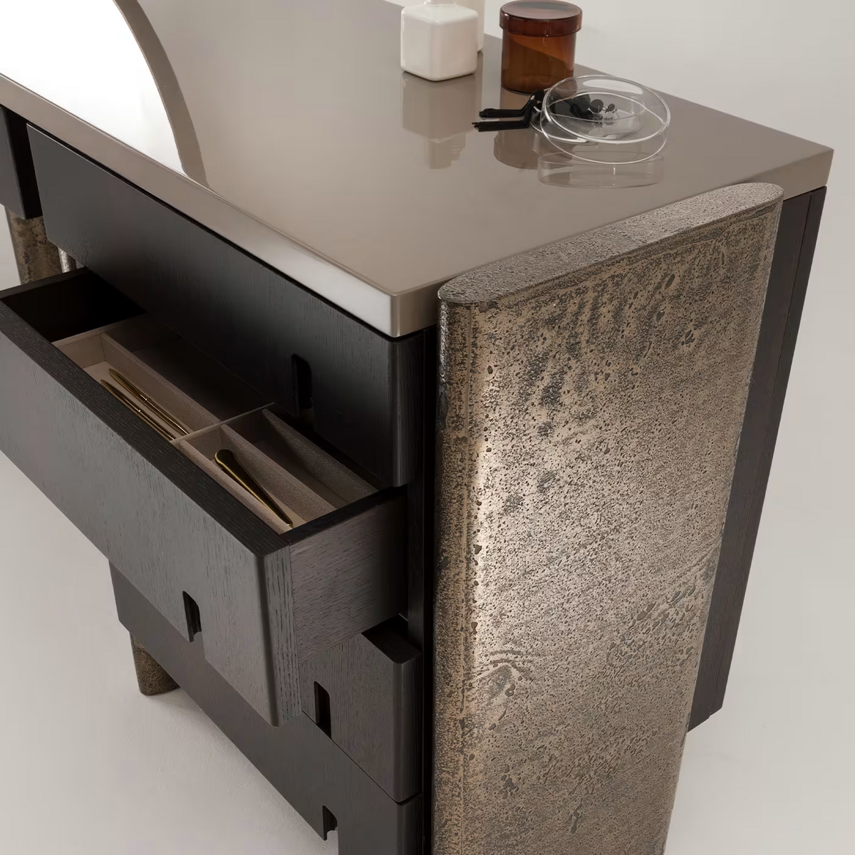 Outfit vanity console