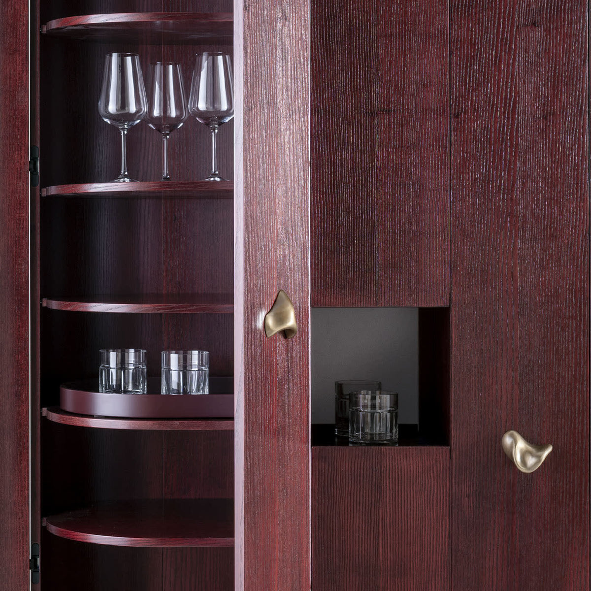 Luxurious side storage unit
