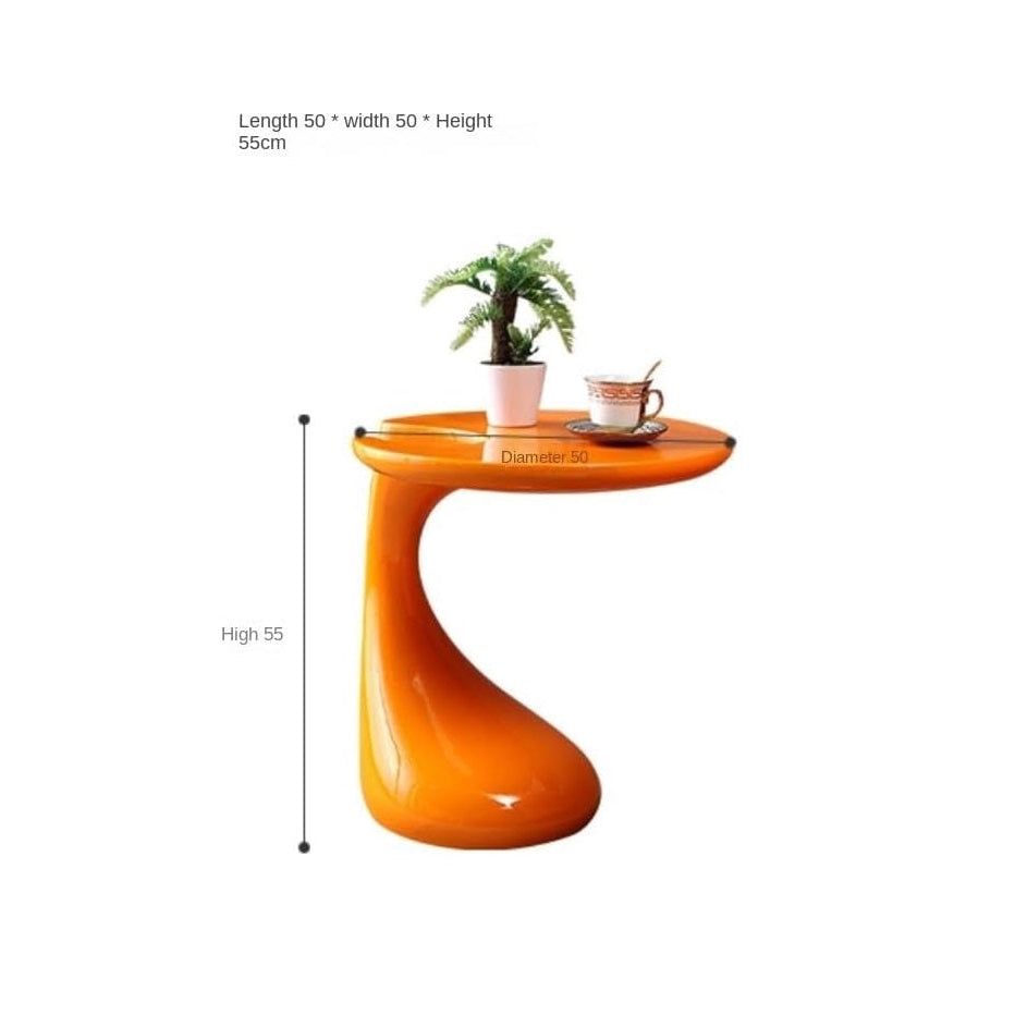 طاولة جانبية بتصميم فريد