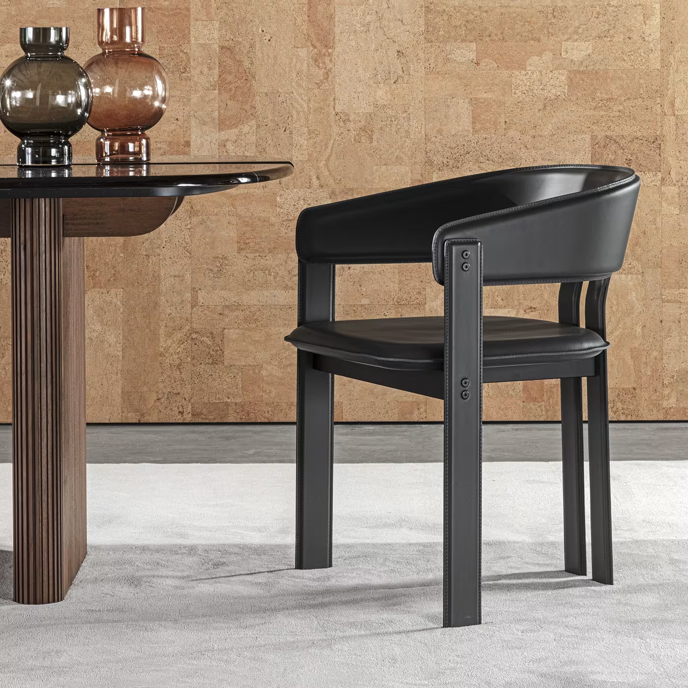 Igea arm black leather chair