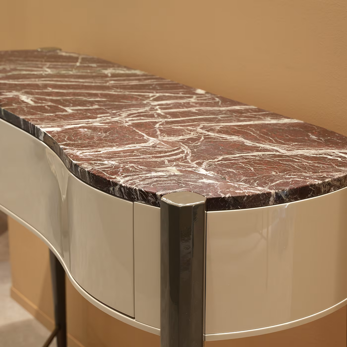 Caleido lacquered console