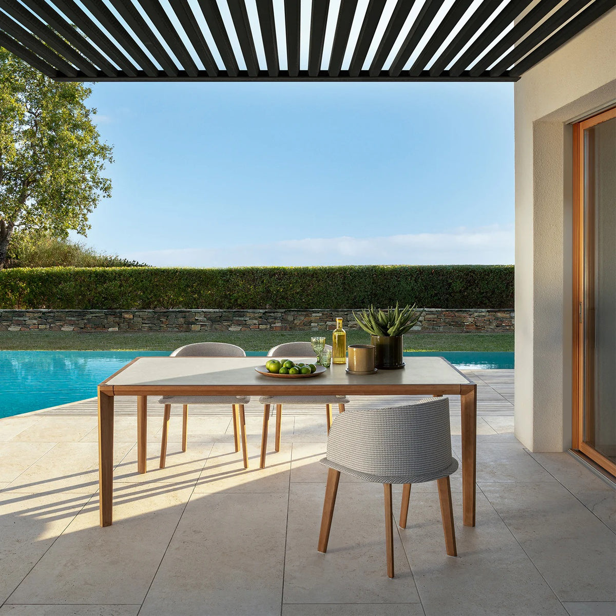 Outdoor dining chairs made of beige fabric