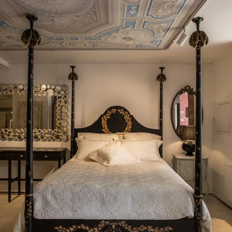 Black roma queen size bed with laurel crown