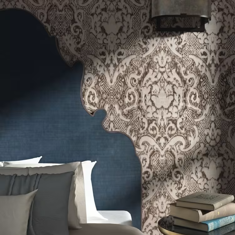 سرير بتصميم ملكي فاخر 