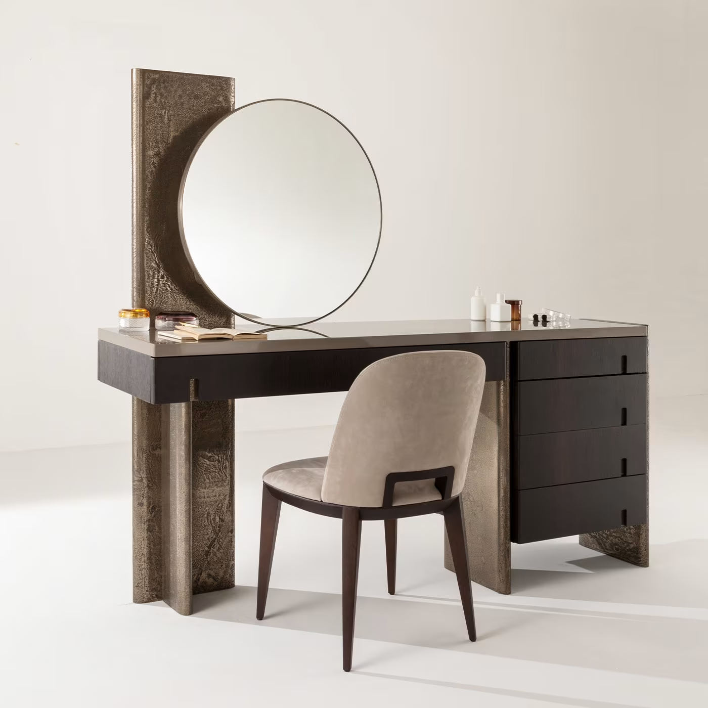 Outfit vanity console