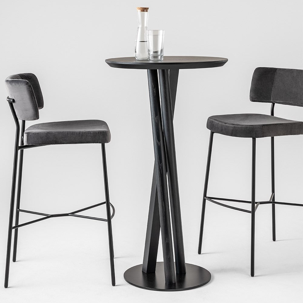 Marlen met black stool