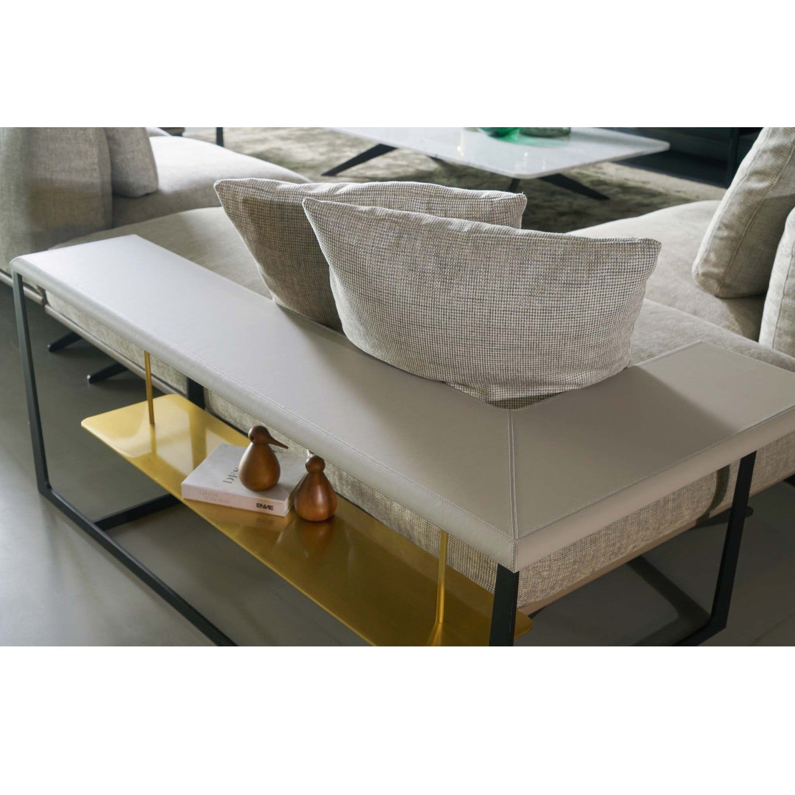 corner service table