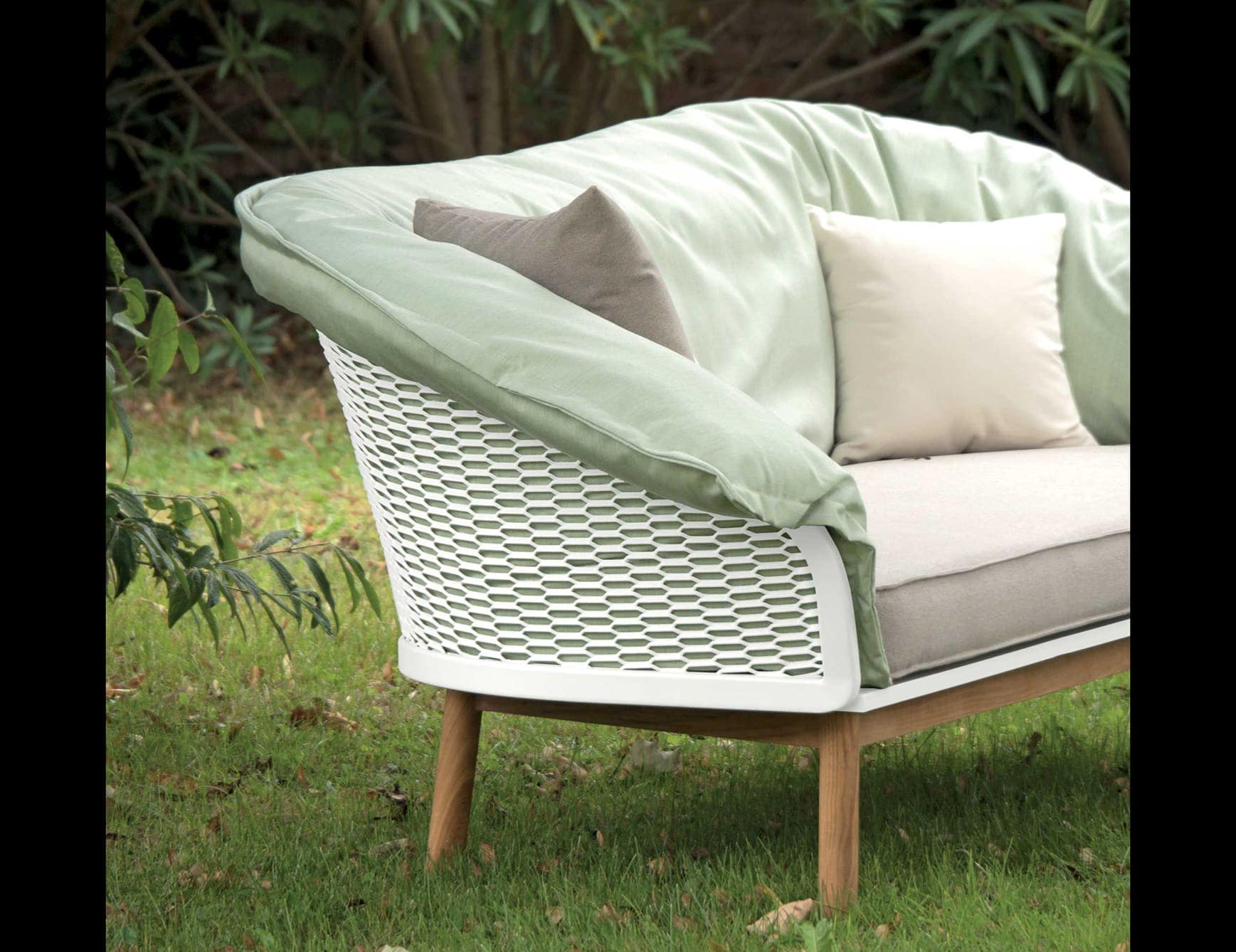 Refined Outdoor Seating Sofa