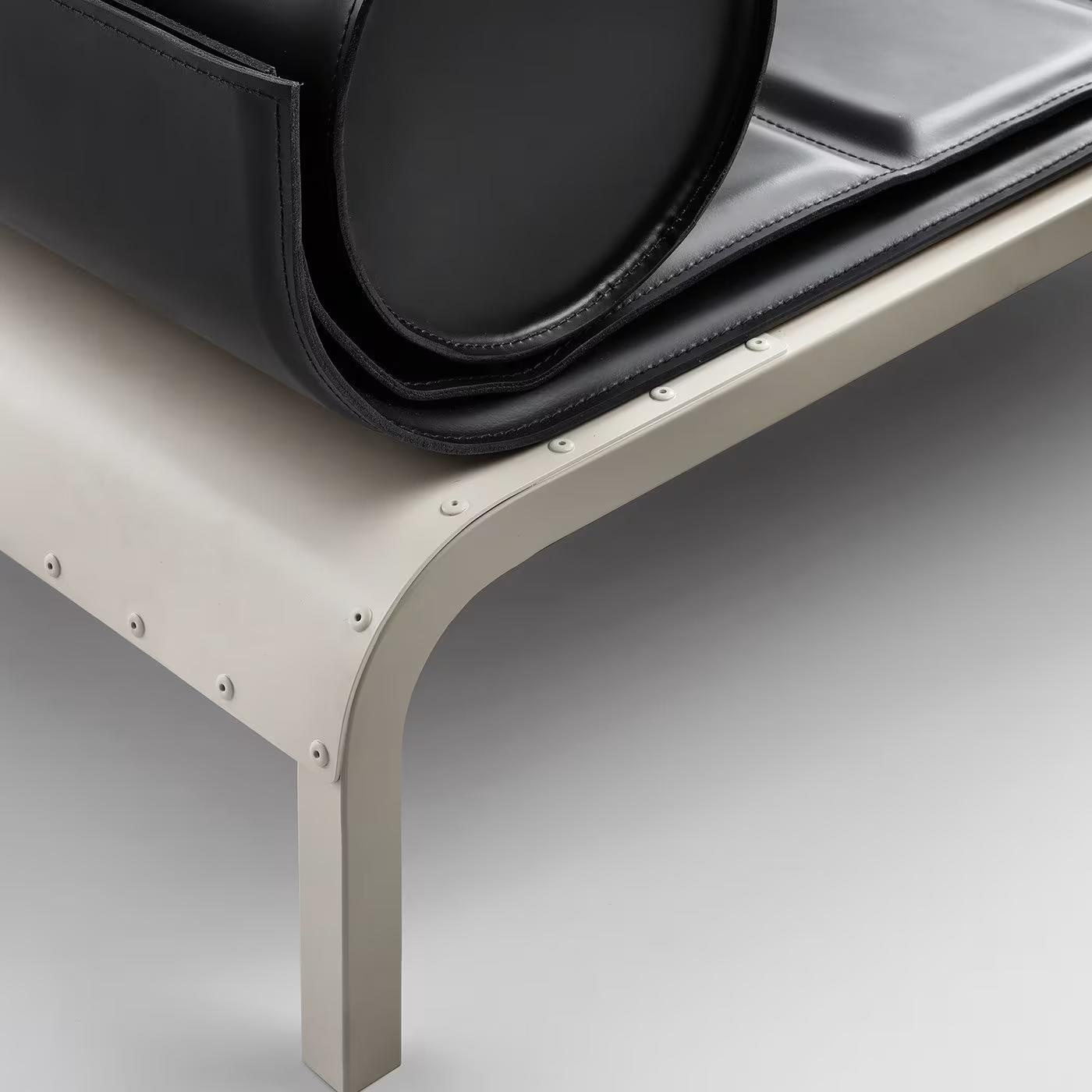 Rock daybed