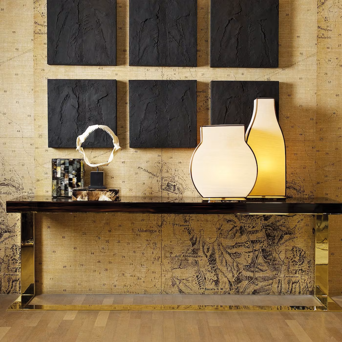 Kelly console with glossy finish