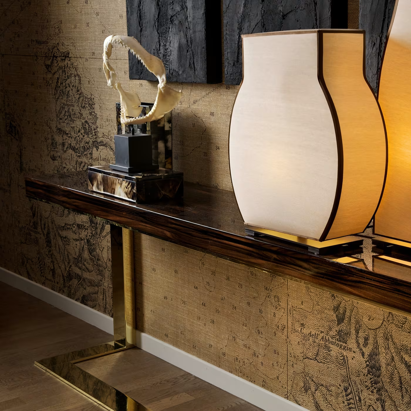Kelly console with glossy finish
