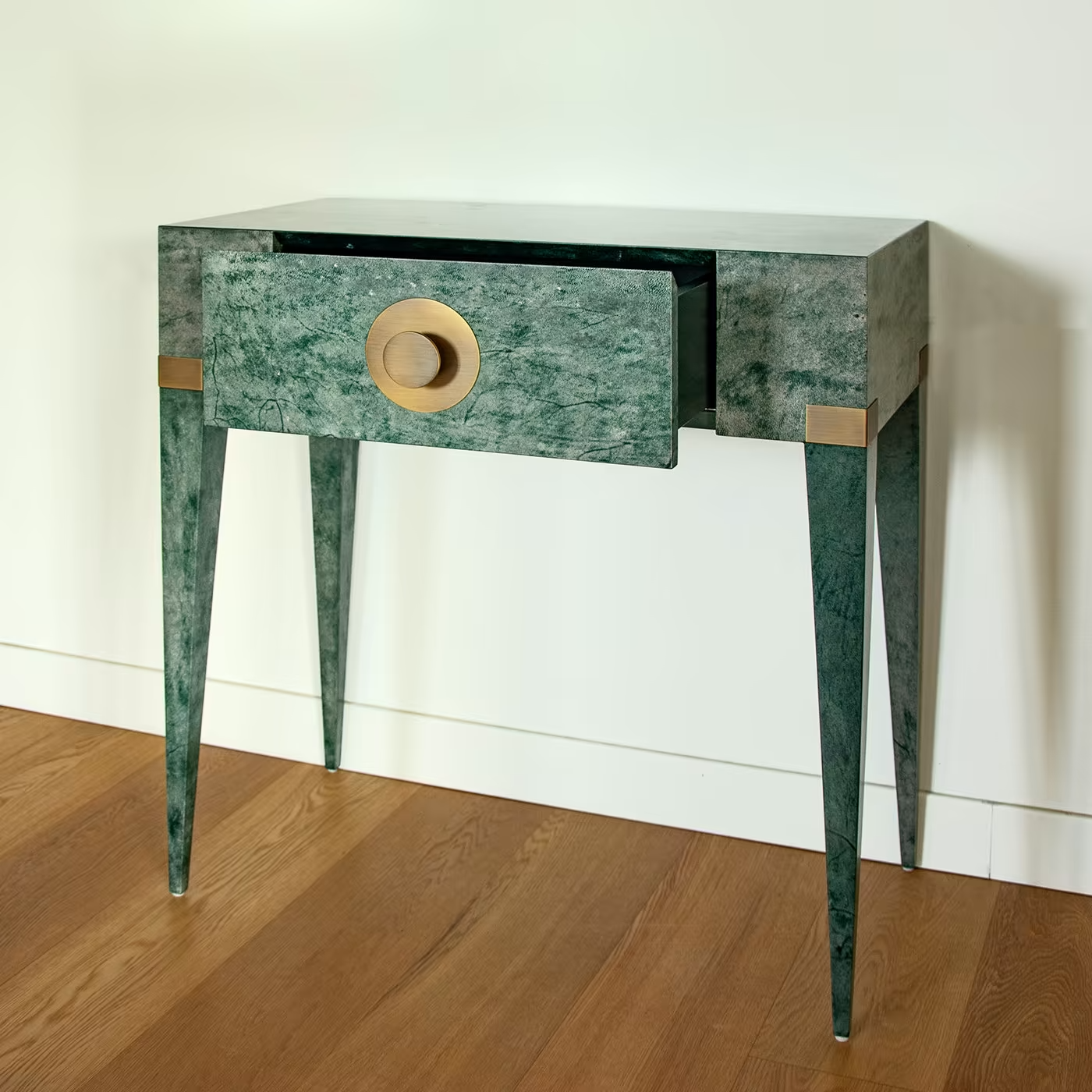 New moon green console