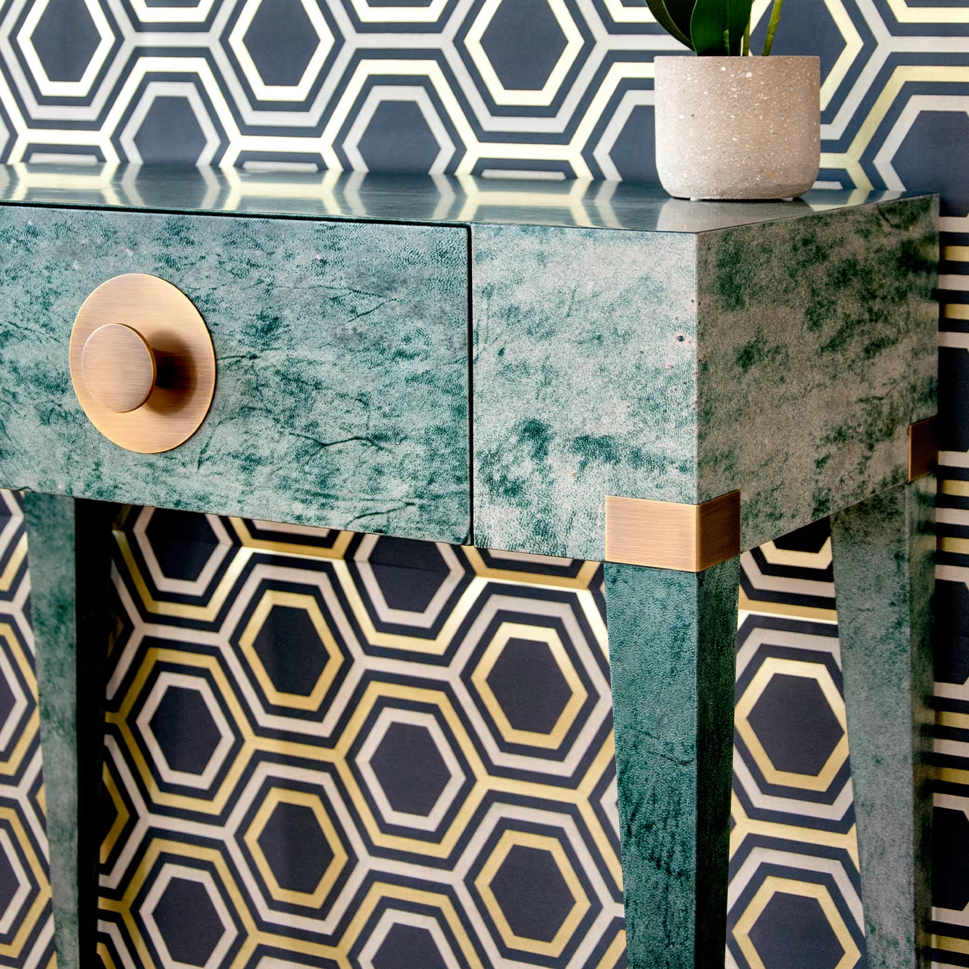 New moon green console