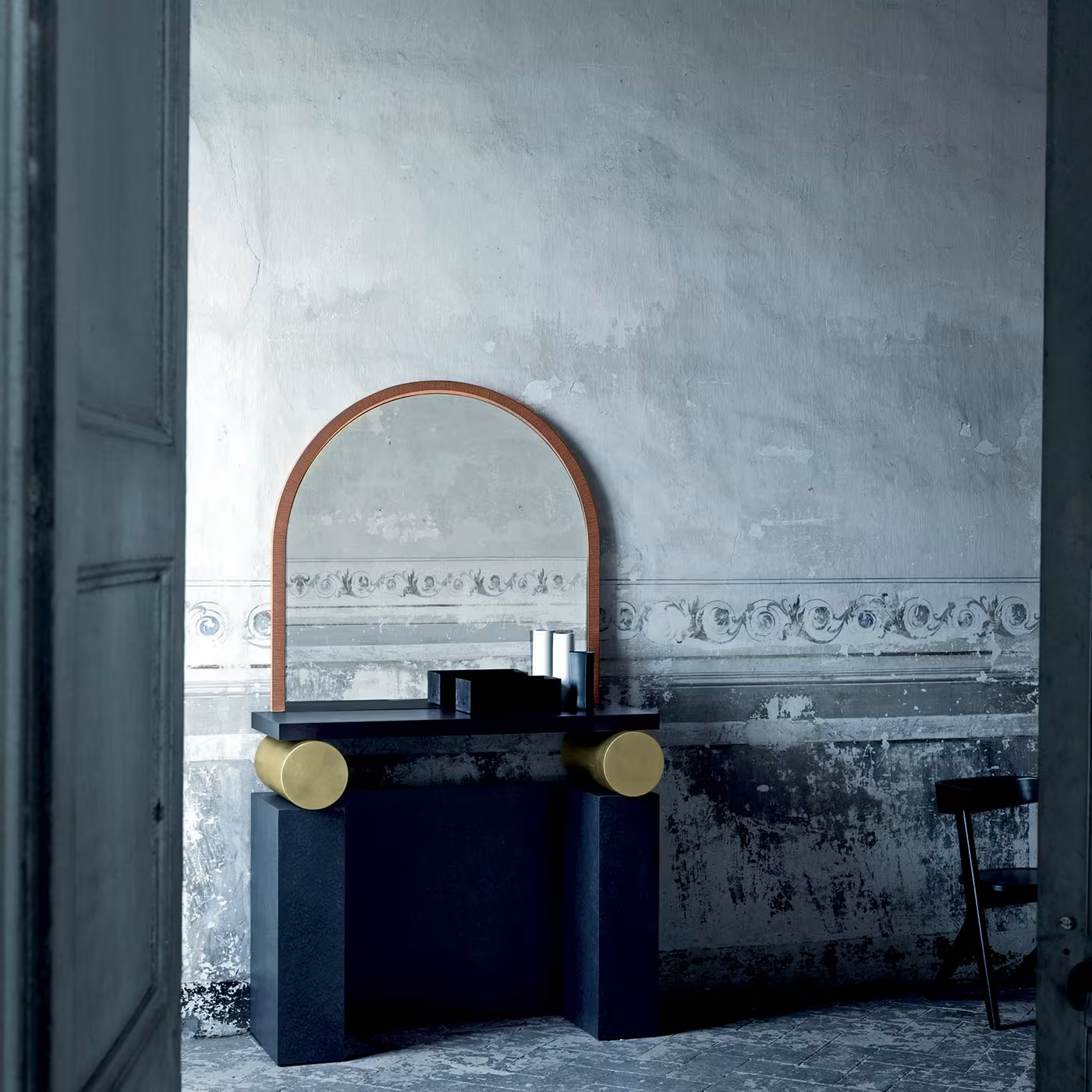 Etrusco vanity table