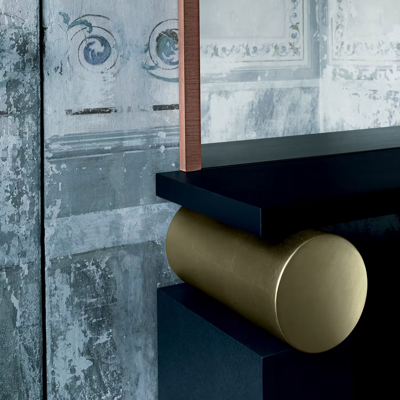 Etrusco vanity table