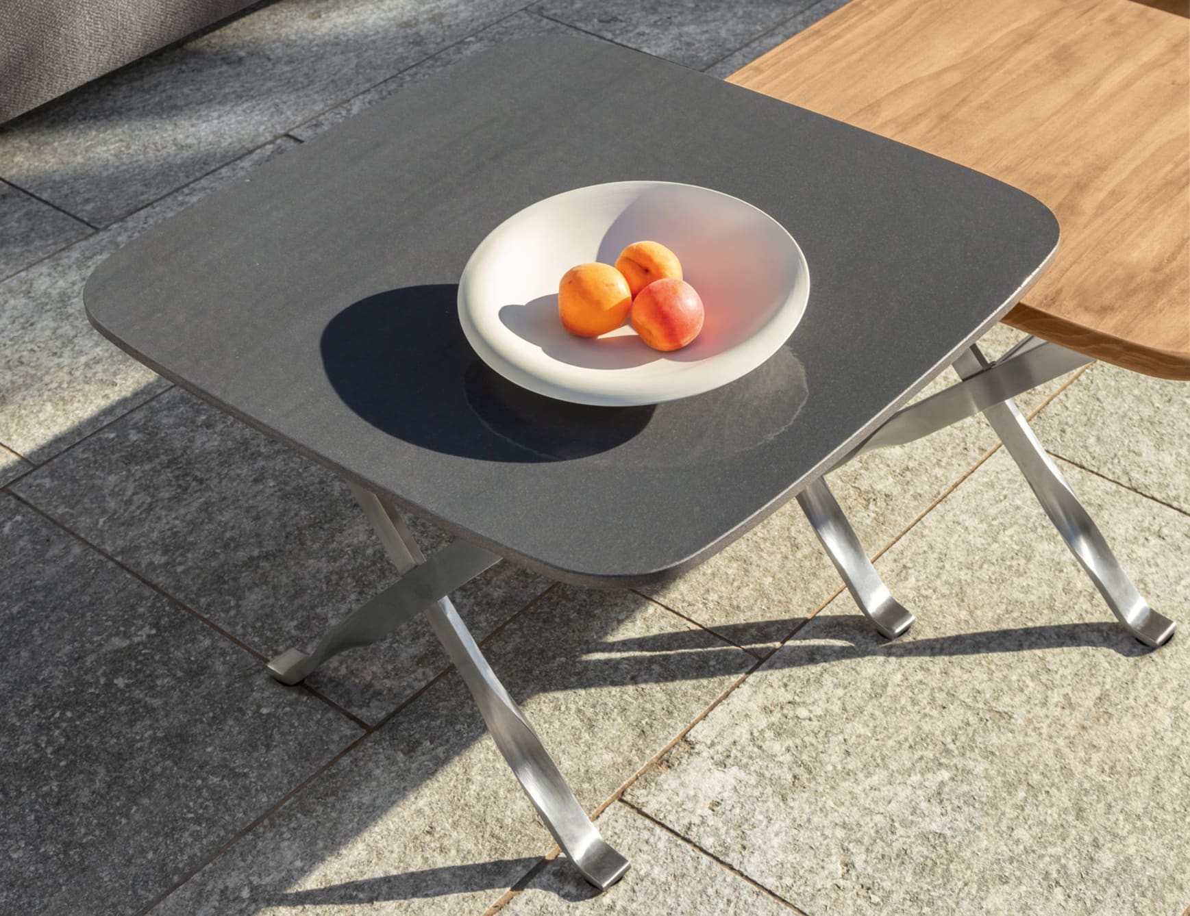 George – Modern Outdoor Tables