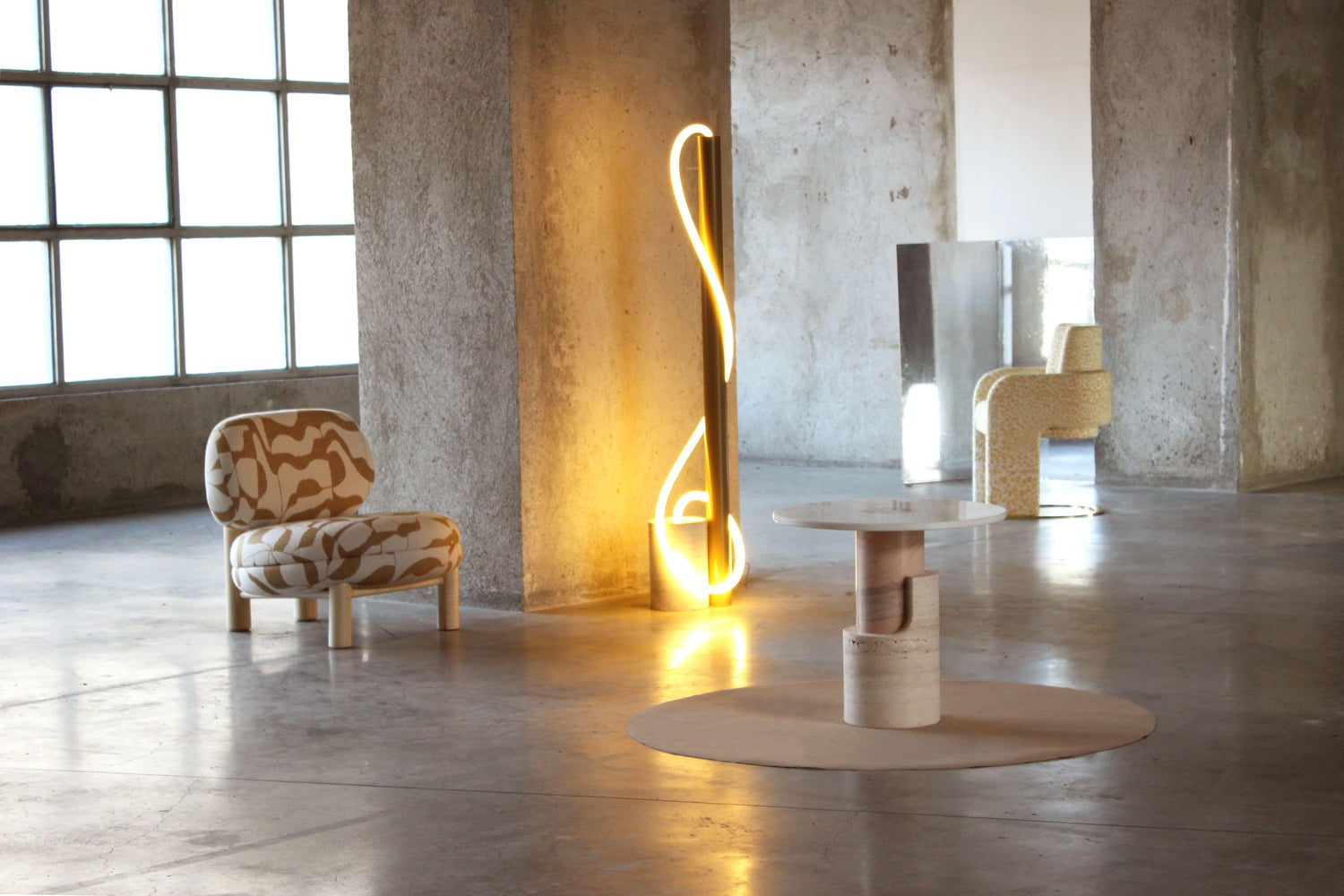 طاولة جانبية طويلة هندسية