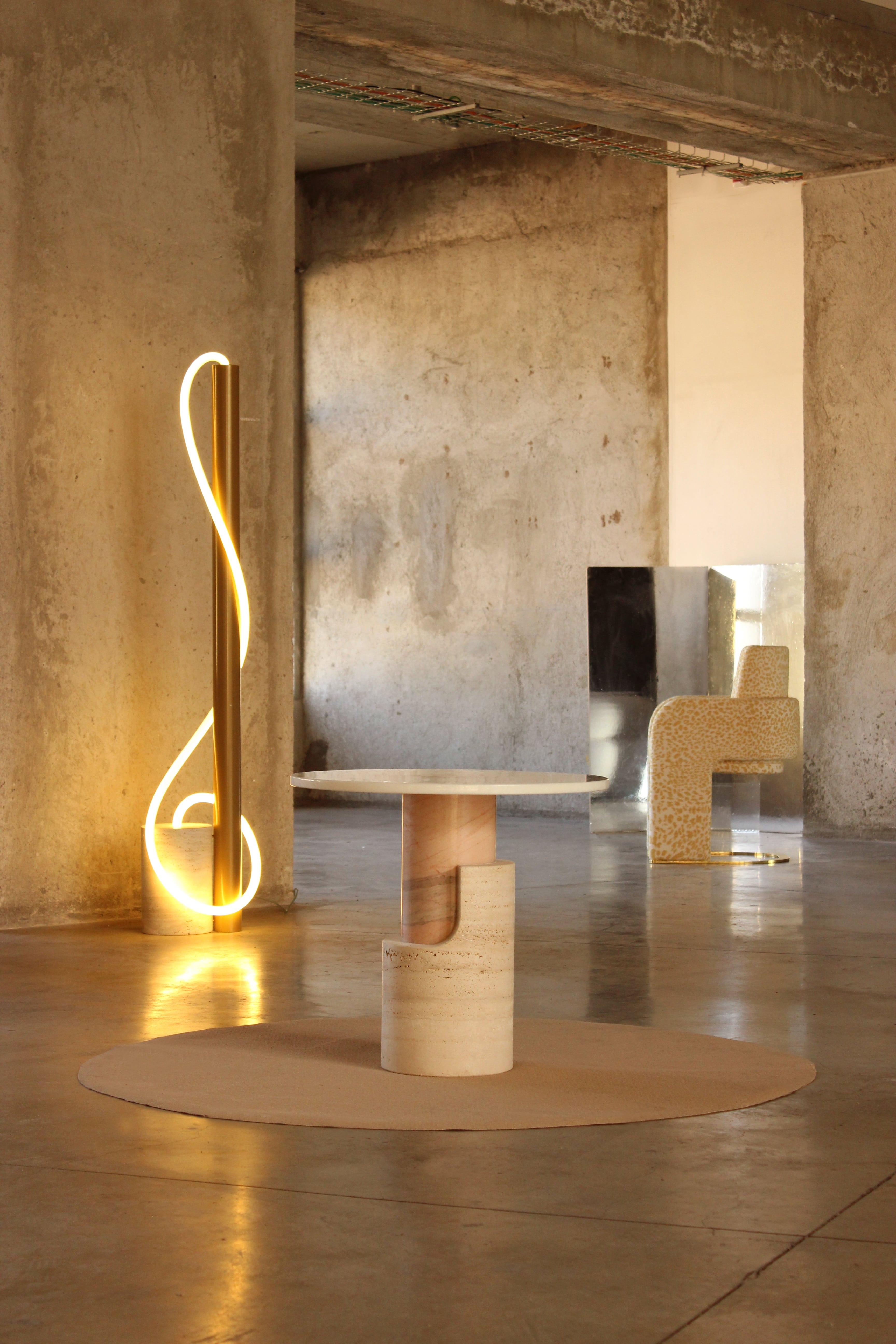 طاولة جانبية طويلة هندسية